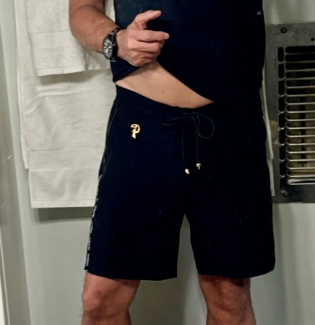 Richard M. wearing Cookie Black - 7"