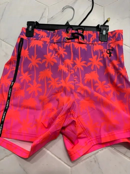 Customer photo from Nick A. wearing Faded Palm - Crimson 5โโ