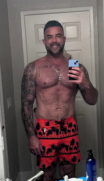 Customer photo from Frank V. review of Black Palms Orange - 5"